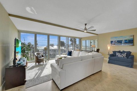 Condo in Lauderdale-by-the-Sea, Florida, 2 bedrooms  № 972536 - photo 4