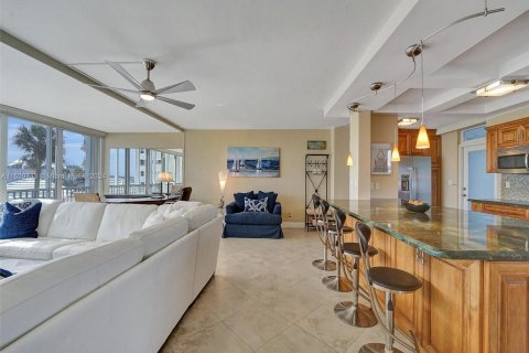 Condo in Lauderdale-by-the-Sea, Florida, 2 bedrooms  № 972536 - photo 9