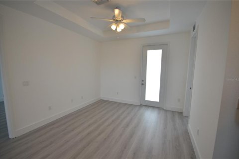 Immobilier commercial à vendre à Port Charlotte, Floride: 243.31 m2 № 1259553 - photo 10