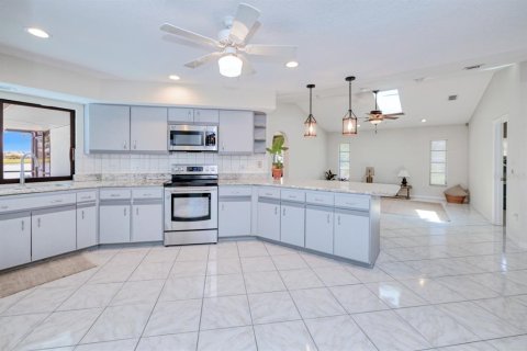 Villa ou maison à vendre à Punta Gorda, Floride: 3 chambres, 217.11 m2 № 1286053 - photo 11