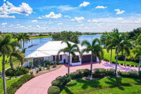 Villa ou maison à vendre à Punta Gorda, Floride: 3 chambres, 217.11 m2 № 1286053 - photo 1