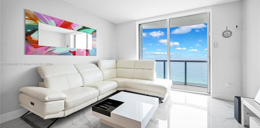 Condo in Sunny Isles Beach, Florida, 2 bedrooms  № 1381637