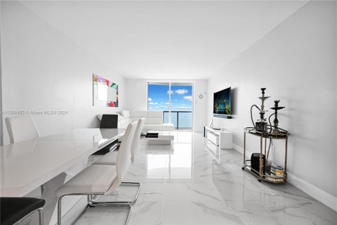 Condo in Sunny Isles Beach, Florida, 2 bedrooms  № 1381637 - photo 15