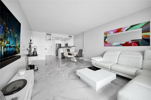 Condo in Sunny Isles Beach, Florida, 2 bedrooms  № 1381637 - photo 2