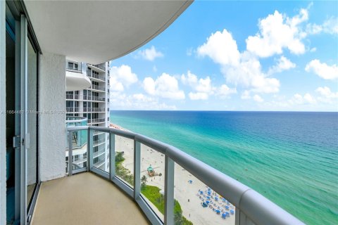 Condo in Sunny Isles Beach, Florida, 2 bedrooms  № 1381637 - photo 26