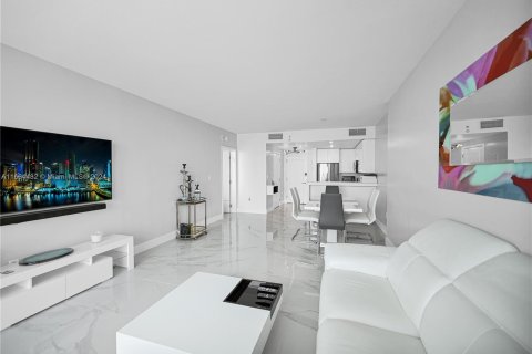 Condo in Sunny Isles Beach, Florida, 2 bedrooms  № 1381637 - photo 3