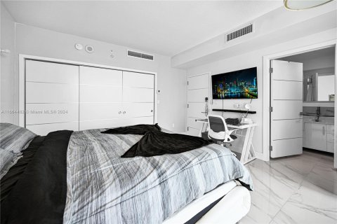 Condo in Sunny Isles Beach, Florida, 2 bedrooms  № 1381637 - photo 13