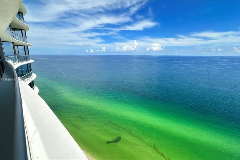 Condo in Sunny Isles Beach, Florida, 2 bedrooms  № 1381723 - photo 17