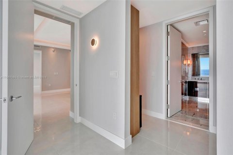 Condo in Sunny Isles Beach, Florida, 2 bedrooms  № 1381723 - photo 10