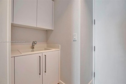 Condo in Sunny Isles Beach, Florida, 2 bedrooms  № 1381723 - photo 27