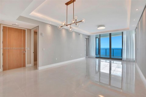 Condo in Sunny Isles Beach, Florida, 2 bedrooms  № 1381723 - photo 24