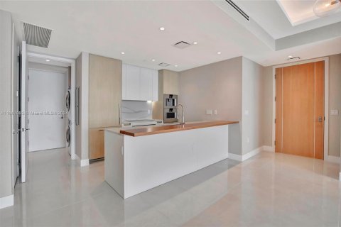 Condo in Sunny Isles Beach, Florida, 2 bedrooms  № 1381723 - photo 25