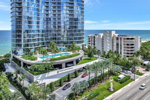 Condo in Sunny Isles Beach, Florida, 2 bedrooms  № 1381723 - photo 19