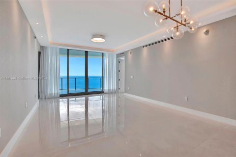 Condo in Sunny Isles Beach, Florida, 2 bedrooms  № 1381723 - photo 23