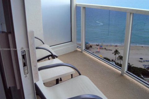 Studio in the Condo in Sunny Isles Beach, Florida  № 1381681 - photo 2