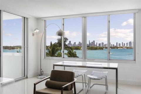 Copropriété à vendre à Miami Beach, Floride: 1 chambre, 92.34 m2 № 1147181 - photo 2