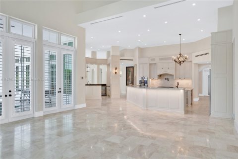 House in Coral Gables, Florida 8 bedrooms, 888.33 sq.m. № 1154926 - photo 5