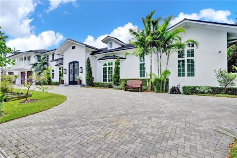 House in Coral Gables, Florida 8 bedrooms, 888.33 sq.m. № 1154926 - photo 2