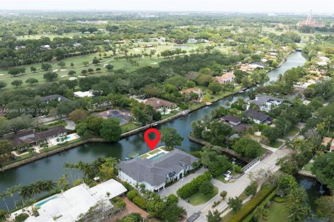 House in Coral Gables, Florida 8 bedrooms, 888.33 sq.m. № 1154926 - photo 7