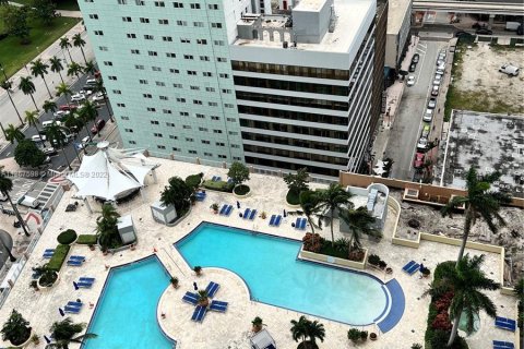 Condominio en venta en Miami, Florida, 2 dormitorios, 98.29 m2 № 426010 - foto 18