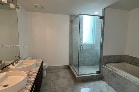 Condominio en venta en Miami, Florida, 2 dormitorios, 98.29 m2 № 426010 - foto 13