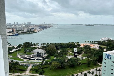 Condominio en venta en Miami, Florida, 2 dormitorios, 98.29 m2 № 426010 - foto 19