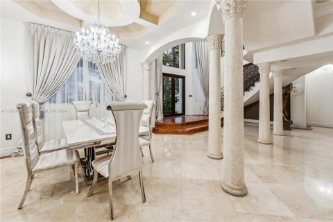 Villa ou maison à vendre à Miami Lakes, Floride: 4 chambres, 351.45 m2 № 1008884 - photo 25