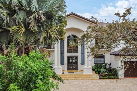 Villa ou maison à vendre à Miami Lakes, Floride: 4 chambres, 351.45 m2 № 1008884 - photo 9