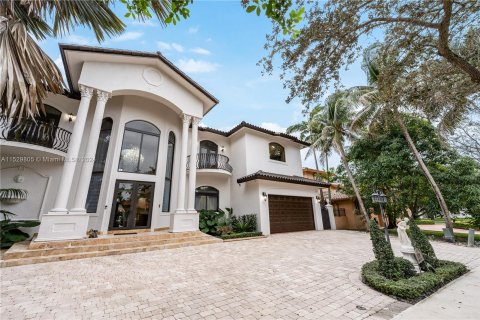 Villa ou maison à vendre à Miami Lakes, Floride: 4 chambres, 351.45 m2 № 1008884 - photo 3