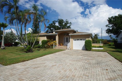 Casa en venta en Saint Petersburg, Florida, 2 dormitorios, 159.42 m2 № 1394063 - foto 1