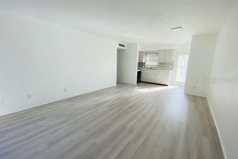 Appartement à louer à Gulfport, Floride: 1 chambre, 55.74 m2 № 1534321 - photo 12