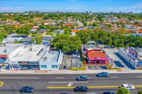 Propiedad comercial en venta en Miami, Florida № 1150960 - foto 2