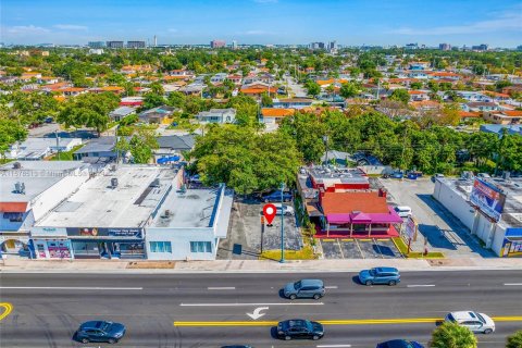 Propiedad comercial en venta en Miami, Florida № 1150960 - foto 1