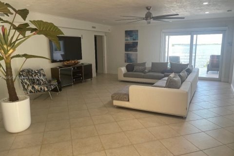 Casa en venta en Key Largo, Florida, 3 dormitorios, 465.16 m2 № 1140853 - foto 17