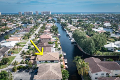 Condo in Fort Lauderdale, Florida, 2 bedrooms  № 978525 - photo 1