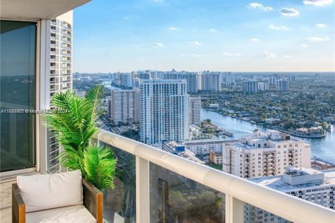 Condominio en venta en Hallandale Beach, Florida, 3 dormitorios, 145.95 m2 № 1360291 - foto 22