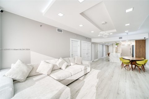 Copropriété à vendre à Hallandale Beach, Floride: 3 chambres, 145.95 m2 № 1360291 - photo 10