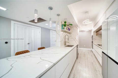 Copropriété à vendre à Hallandale Beach, Floride: 3 chambres, 145.95 m2 № 1360291 - photo 17