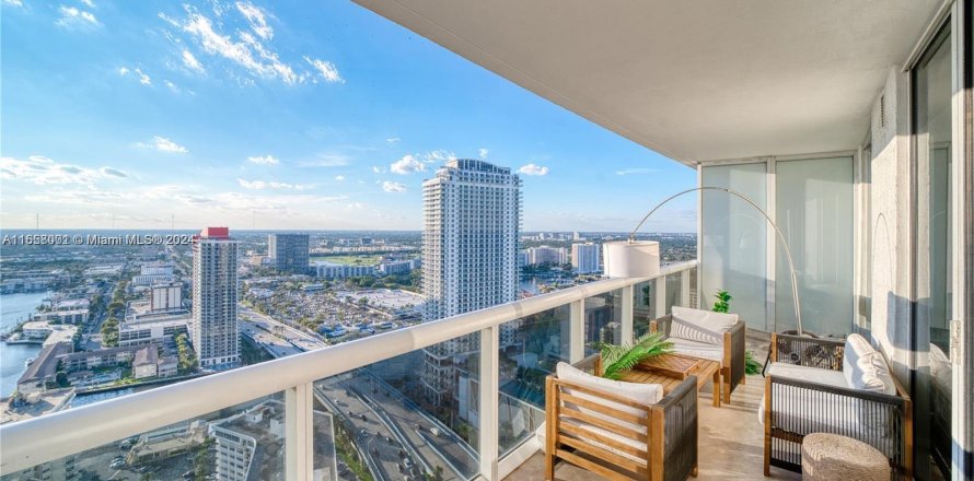 Condo à Hallandale Beach, Floride, 3 chambres  № 1360291