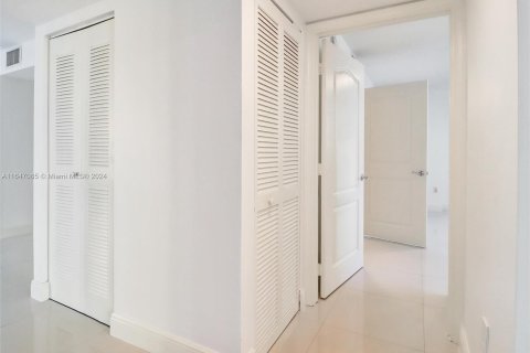 Copropriété à vendre à Miami, Floride: 2 chambres, 102.66 m2 № 1332419 - photo 16