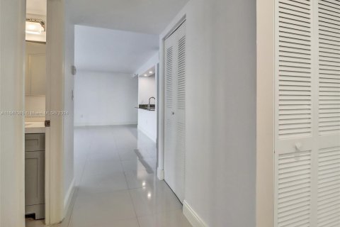 Copropriété à vendre à Miami, Floride: 2 chambres, 102.66 m2 № 1332419 - photo 15