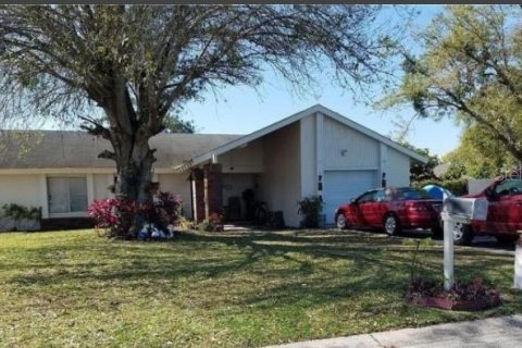 House in Kissimmee, Florida 3 bedrooms, 110 sq.m. № 1379184 - photo 1