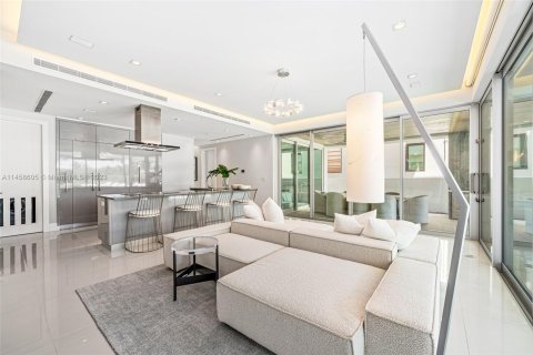 Casa en alquiler en Miami Beach, Florida, 7 dormitorios, 580.55 m2 № 744038 - foto 11