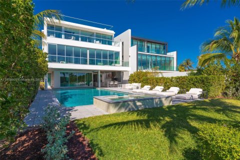 Casa en alquiler en Miami Beach, Florida, 7 dormitorios, 580.55 m2 № 744038 - foto 2