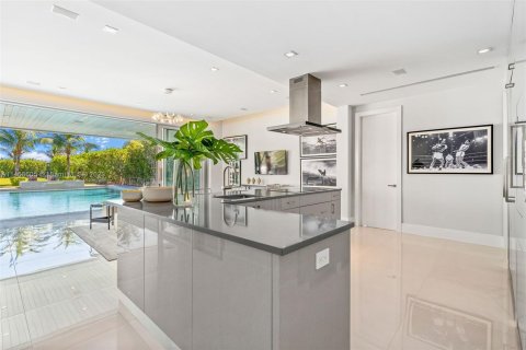 Casa en alquiler en Miami Beach, Florida, 7 dormitorios, 580.55 m2 № 744038 - foto 23