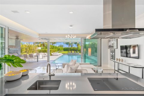 Villa ou maison à louer à Miami Beach, Floride: 7 chambres, 580.55 m2 № 744038 - photo 20