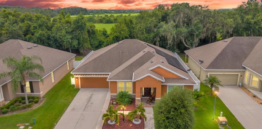 Villa ou maison à Kissimmee, Floride 4 chambres, 260.68 m2 № 1338225