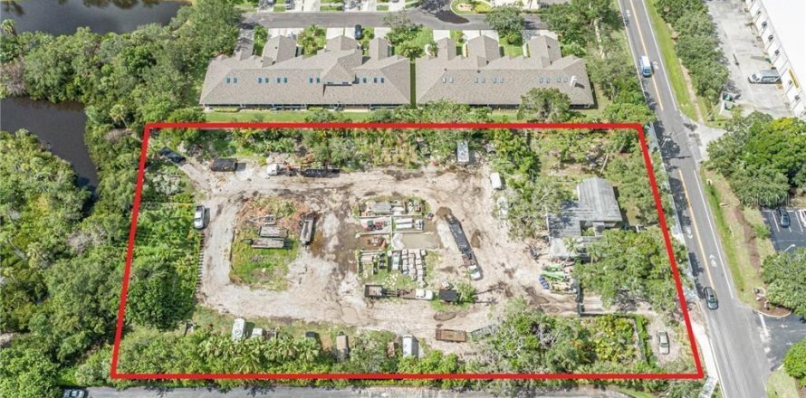 Commercial property in Vero Beach, Florida 103.21 sq.m. № 555206