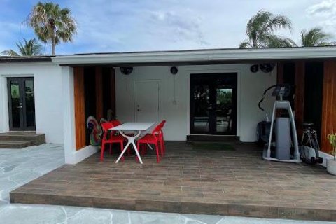 Villa ou maison à vendre à West Palm Beach, Floride: 3 chambres, 102.94 m2 № 53564 - photo 1