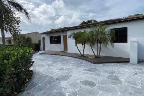 House in West Palm Beach, Florida 3 bedrooms, 102.94 sq.m. № 53564 - photo 18